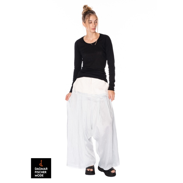 Sehr weite Hose von RUNDHOLZ in drei tollen Farben