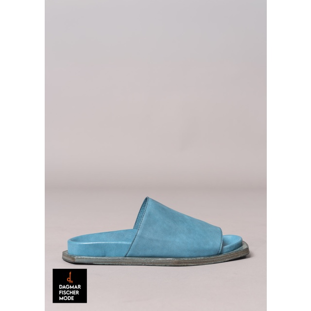 Leather slippers by RUNDHOLZ in seasonal colors