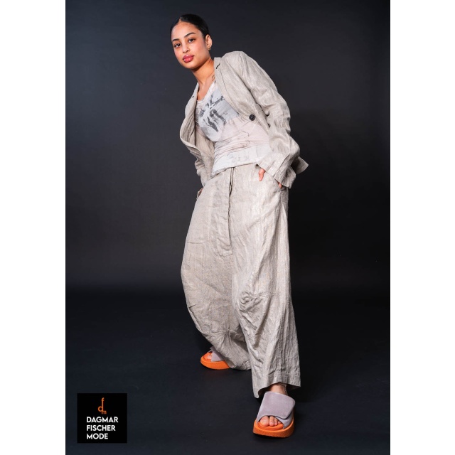 Low-crotch trousers by RUNDHOLZ in dust sparkle