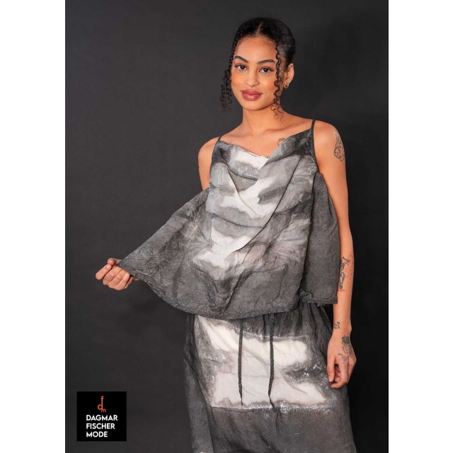 Handbemaltes Top von RUNDHOLZ in asteroid pigment