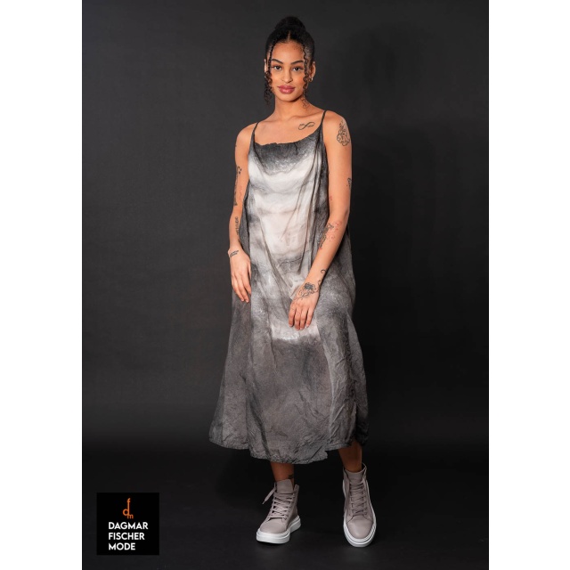 Handbemaltes Sommerkleid von RUNDHOLZ in moon pigment & asteroid pigment