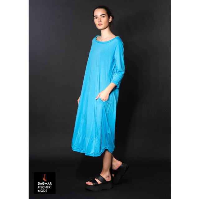 Legeres T-Shirt Kleid von RUNDHOLZ BLACK LABEL in black & malibu