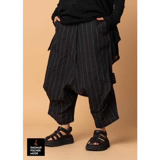 Weite Leinenhose von RUNDHOLZ in Farben der Saison