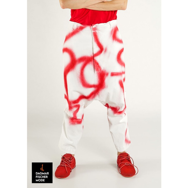 Hand-sprayed deep crotch jeans by RUNDHOLZ in graffiti