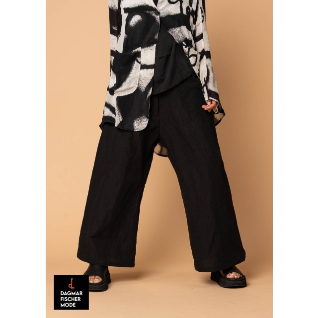 Wide trousers by RUNDHOLZ in black, elctric & ketchup