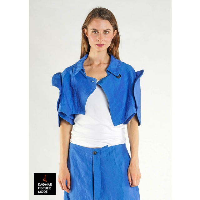 Sehr kurze Jacke von RUNDHOLZ in Farben der Saison