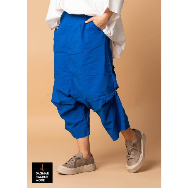 Highly elastic trousers by RUNDHOLZ in black & electric