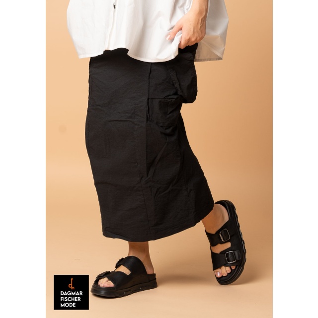 Highly elastic skirt by RUNDHOLZ in black & electric