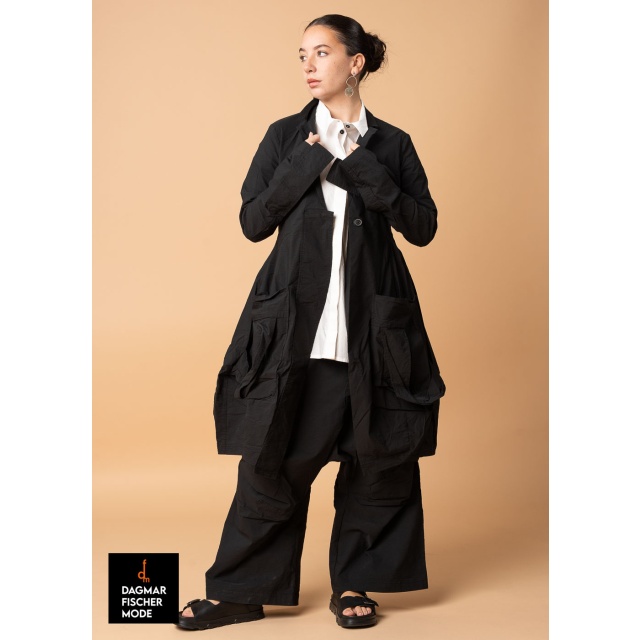 Highly elastic coat by RUNDHOLZ in black, electric & ketchup