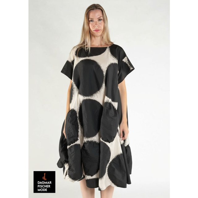 Oversize Kleid mit Punkten von RUNDHOLZ in black print & electric print