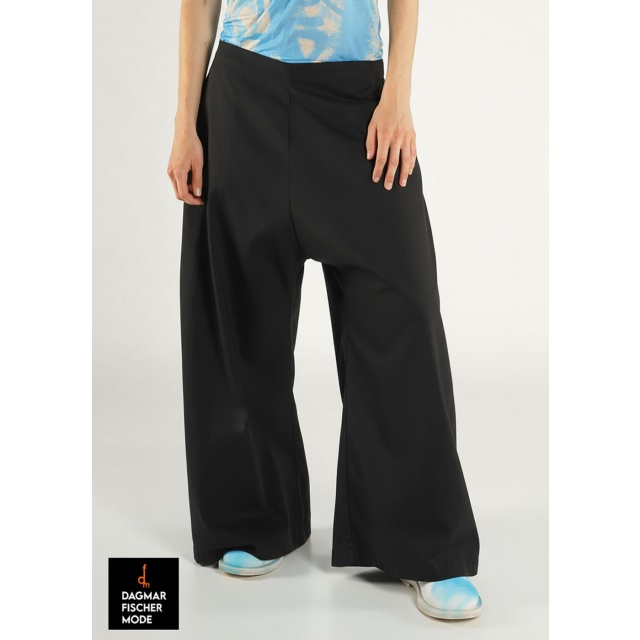 Elastic, wide trousers by RUNDHOLZ in black