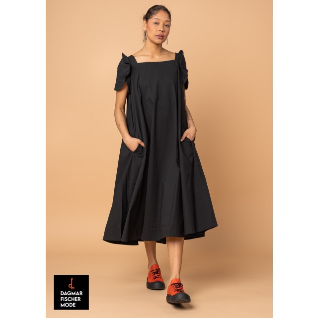 Elastic dress by RUNDHOLZ in black