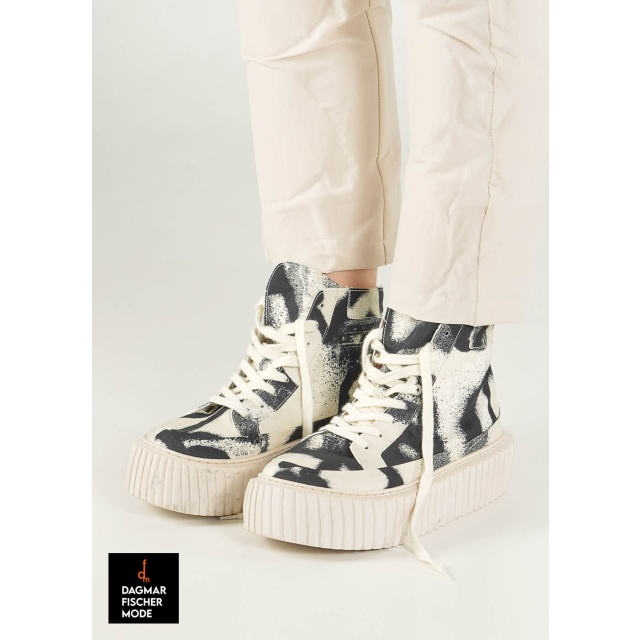 High summer sneakers by RUNDHOLZ in various graffiti prints. Graffiti prints
