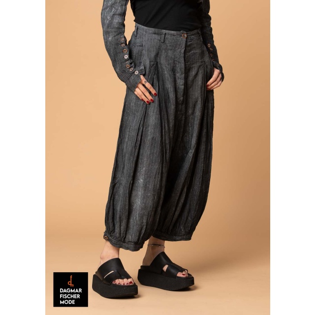 Balloon pants by RUNDHOLZ DIP in black fog