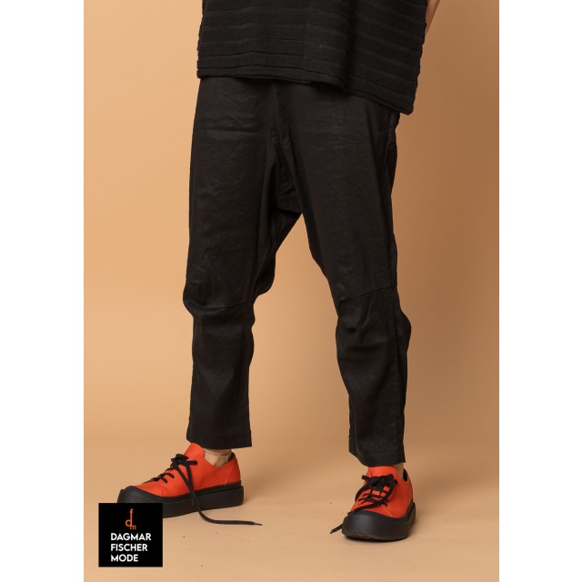 Pantalón slim-fit de lino viscosa de RUNDHOLZ BLACK LABEL en negro & tree