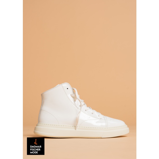 Sneaker aus Hochglanzleder von RUNDHOLZ BLACK LABEL in black, tree & offwhite