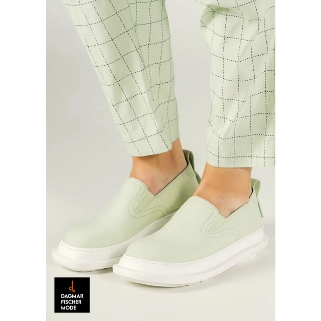 Sommerschuhe von RUNDHOLZ BLACK LABEL in black, tree & offwhite