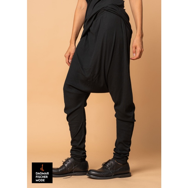 Basic low crotch trousers by RUNDHOLZ in black