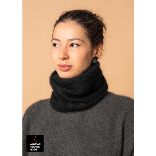 Soft cap made of raccoon wool by RUNDHOLZ in black & swamp