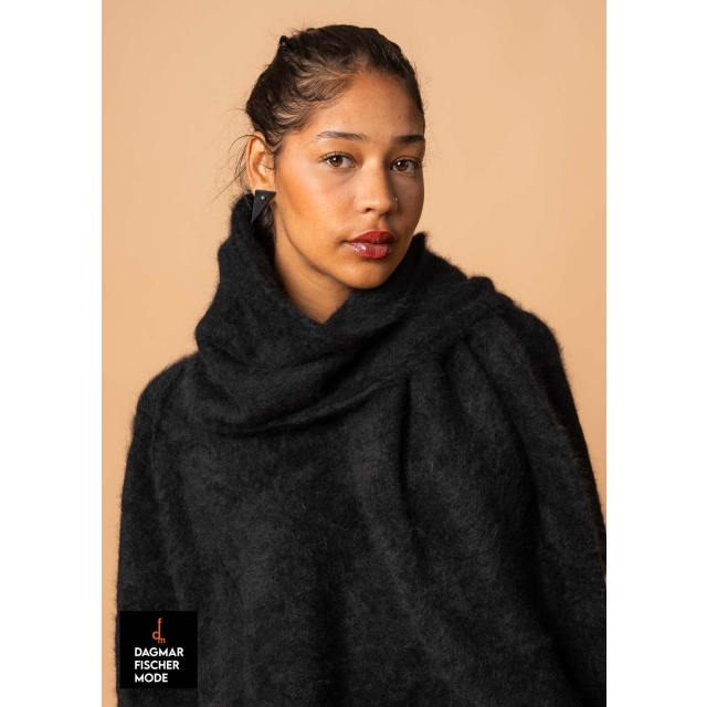 Extravaganter Schal aus Waschbärwolle von RUNDHOLZ in black