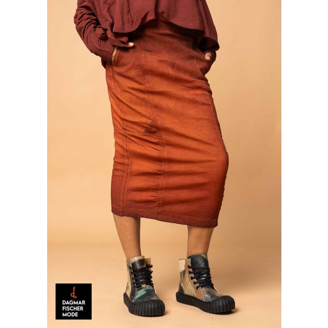 Bleistiftrock mit Raffung von RUNDHOLZ DIP in pine reverse, crab reverse & flamingo reverse