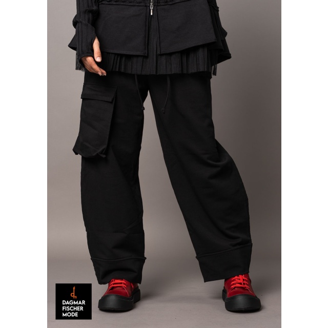 Legere Hose von KEDZIOREK in peat und black