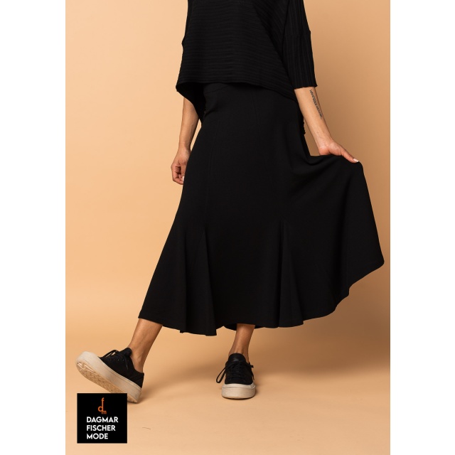 Flattering knitted skirt made of lightweight viscose knit by KHEI in black