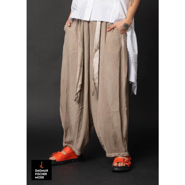 ALADINO low crotch viscose trousers in sand old dye