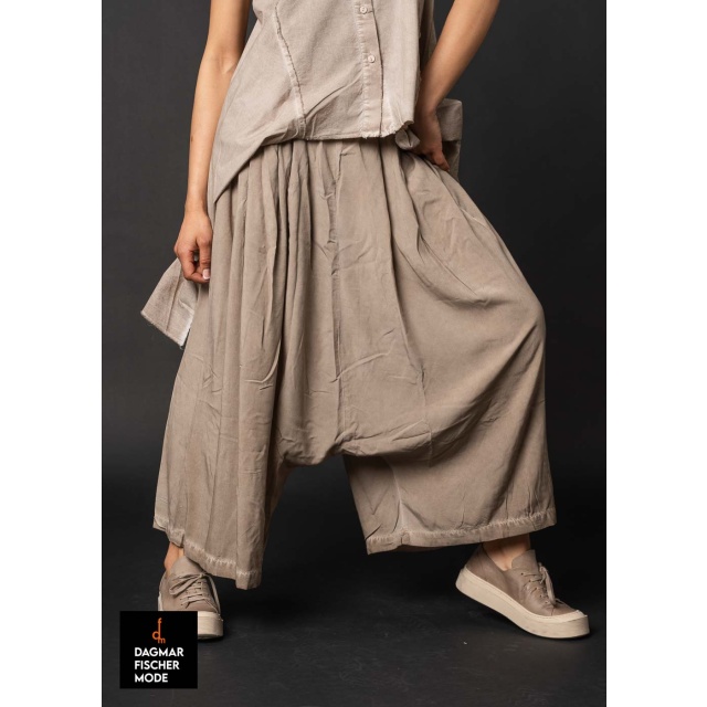 Hose FALISO von studiob3 in sand old dye