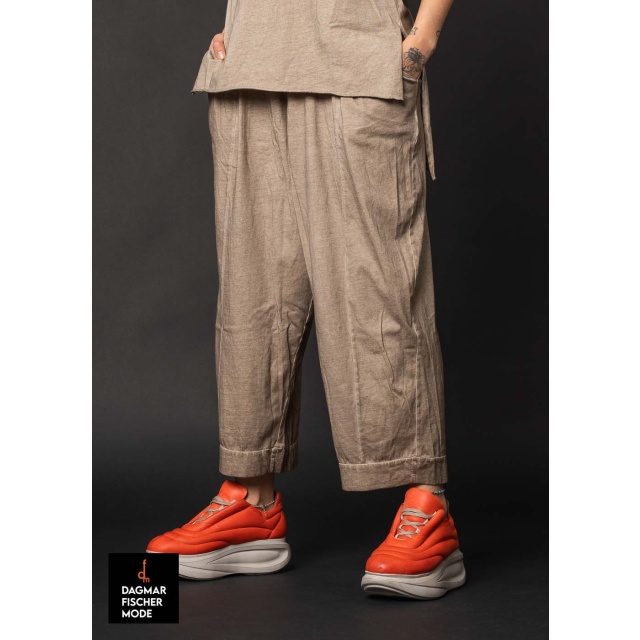 Hose BORSO von studiob3 in sand old dye