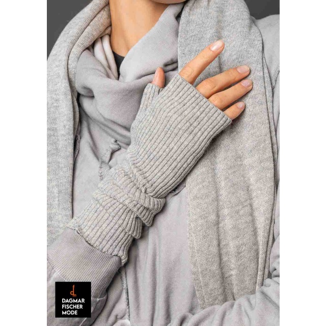 Gestrickte Stulpen SLUM von studiob3 in drei saisonalen Farben