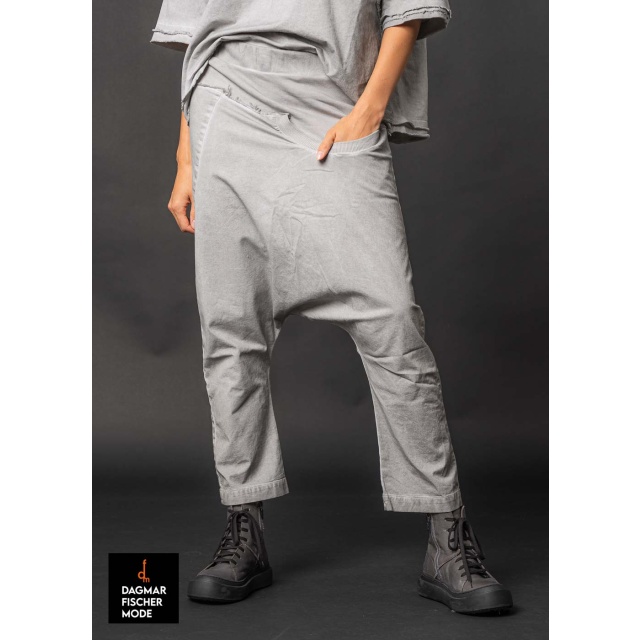 Tiefschritthose PLUTTO von studiob3 in pearl old dye & grey old dye