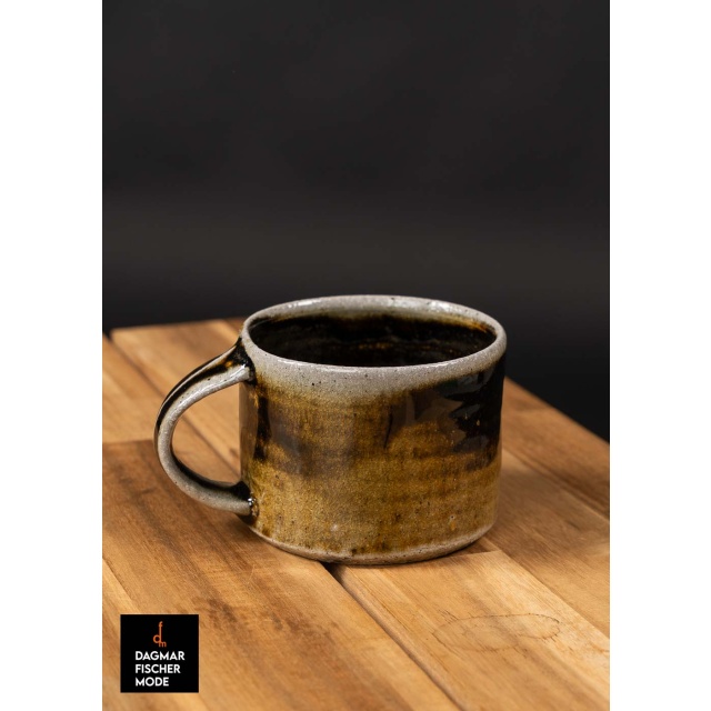 Henkeltasse aus dem SälzerHolzbrandOfen von Annette Pfister