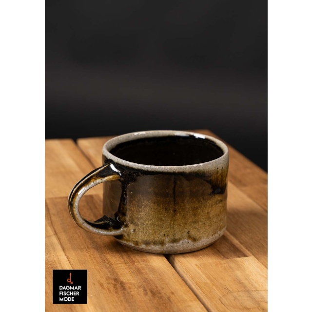 Henkeltasse aus dem SälzerHolzbrandOfen von Annette Pfister