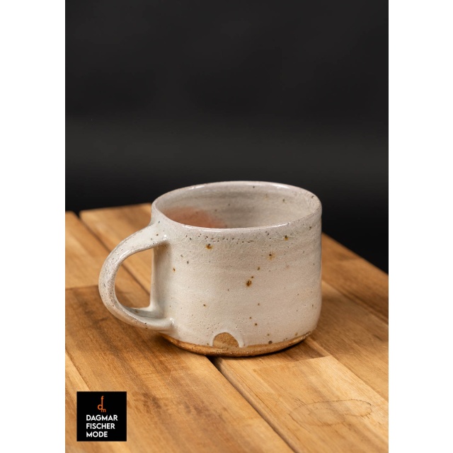 Henkeltasse aus dem SälzerHolzbrandOfen von Annette Pfister