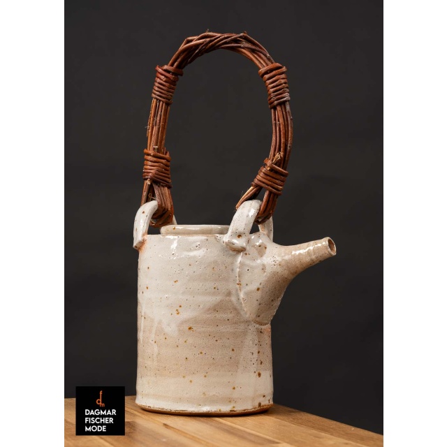 Teekanne aus dem SälzerHolzbrandOfen von Annette Pfister