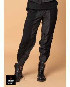 Hose von ELSEWHERE in black