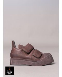 Sneakers by Lofina in Gasoline melanzana / bordo