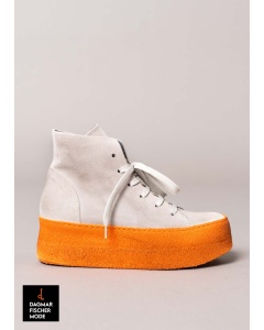 Suede sneakers by LOFINA in London cincilla / mastice