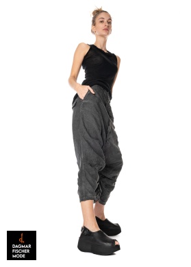 Extraordinary trousers by RUNDHOLZ in coal cloud