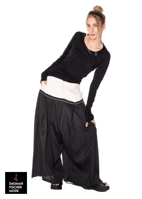 Very wide trousers by RUNDHOLZ in three great colors