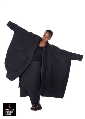 Wide one size coat by RUNDHOLZ DIP in black