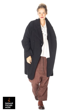 Sophisticated oversize wool coat by RUNDHOLZ in black
