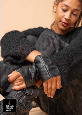 Extravagante Lederstulpen von KHEI in black