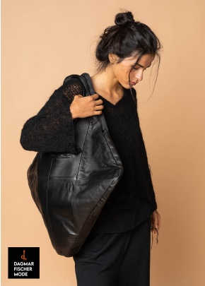 Ledertasche von KHEI in black