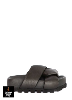 Sandale mit weichen Riemen von LOFINA in Gasoline nero