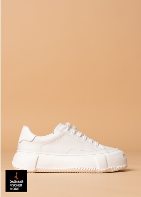 Flat sneakers by PLÜ in white
