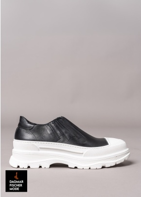 Halbschuhe von RUNDHOLZ BLACK LABEL in black & olive