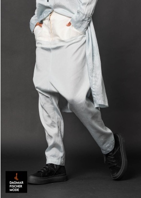 Zweifarbige Hose von RUNDHOLZ in enzian 10% & rose 10%