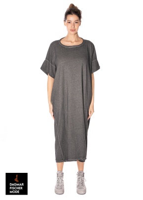 Gerade geschnittenes oversize Kleid von RUNDHOLZ DIP in charcoal cloud